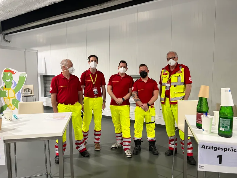 Helmut Steinbrecher with colleagues in Samariterbund uniform at the vaccination centre